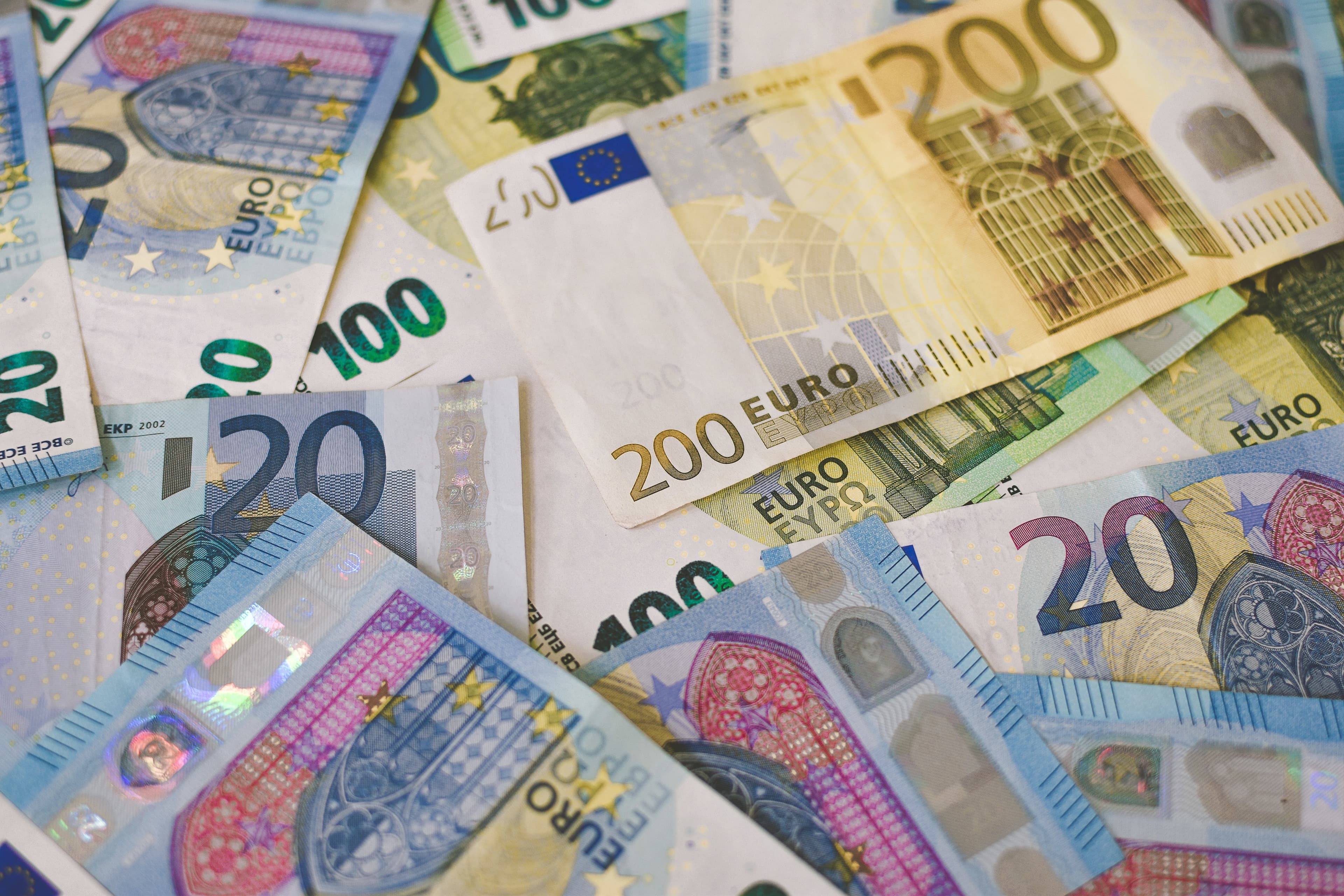 Olanda - Critici după ce Ministerul Educaţiei a cheltuit 40.000 de euro pentru un ghid de limbaj destinat funcţionarilor, menit să prevină discriminarea şi rasismul