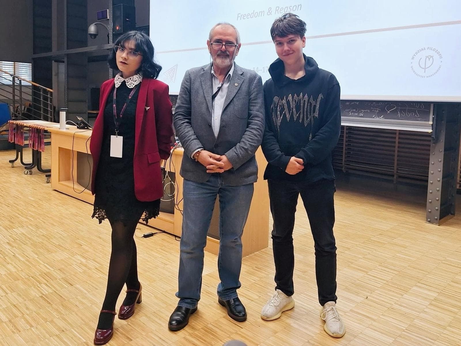 O elevă de la Colegiul Naţional ”Alexandru Lahovari” din Râmnicu Vâlcea România a obţinut o menţiune la Olimpiada Internaţională de Filosofie, având tema generală ”Freedom & Reason”