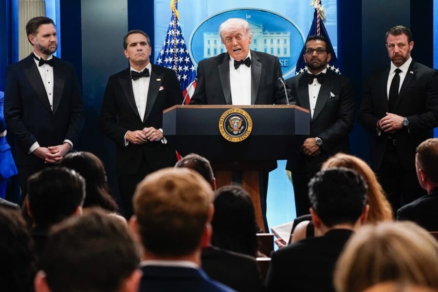 Trump - între lider de cult și „țintă” din poligon