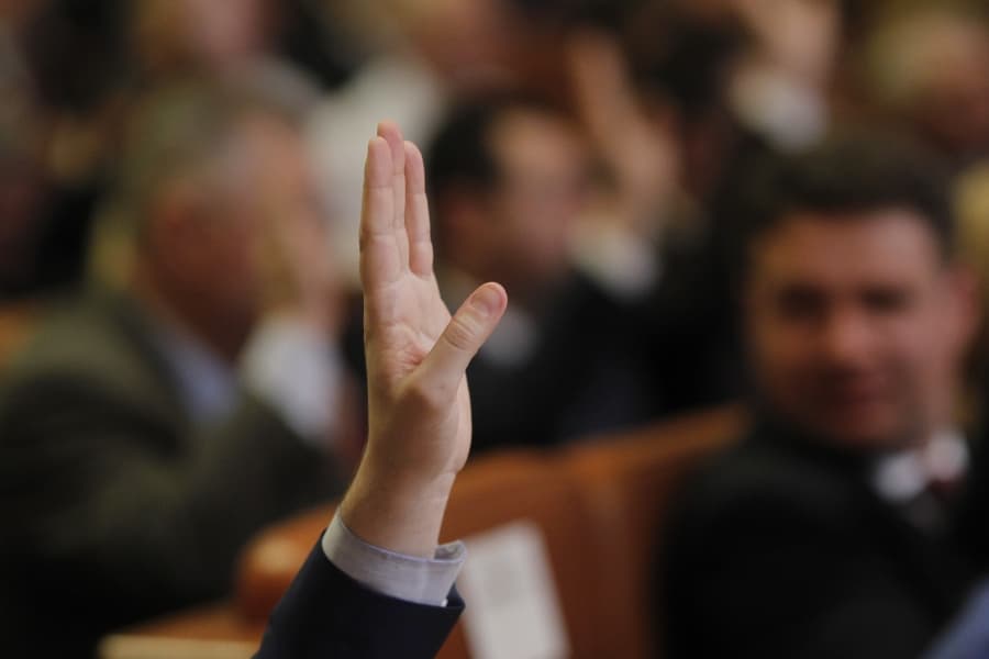 Cine minte? Analiza unui elev de clasa a XII-a despre „ziua de după” moțiunea de cenzură