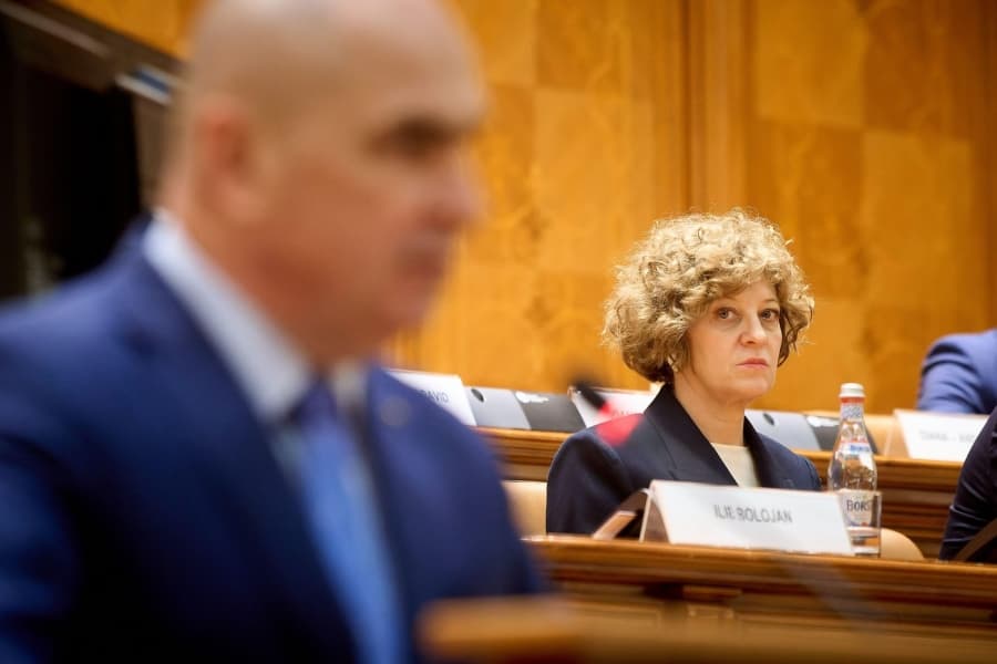 E vital pentru democrație să intre civili în politică, în aceste zile