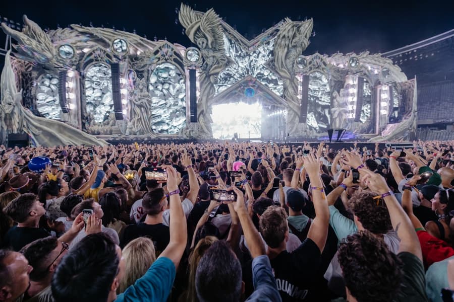 Primele personalități care se alătură Untold în calitate de investitori. Edy Chereji, fondator al festivalului, a dezvăluit al treilea oraș din „universul” Untold, după Cluj și Dubai