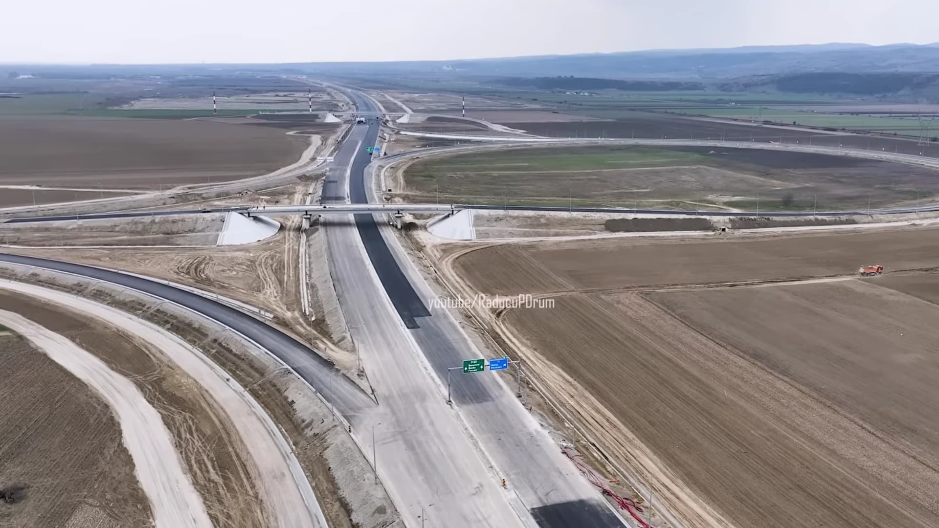 VIDEO | Până la Paște, am putea circula de la București la Bacău, pe autostradă. Cum arată lucrările pe ultimul sector al Lotului 2 din A7, Adjud – Răcăciuni