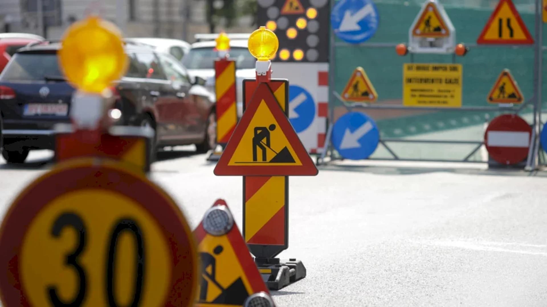 Alte restricții de circulație pe Șos. Mihai Bravu pentru lucrări la rețeaua de termoficare. Măsurile vor fi valabile câteva zile. În urmă cu două săptămâni, asfaltul s-a surpat aici