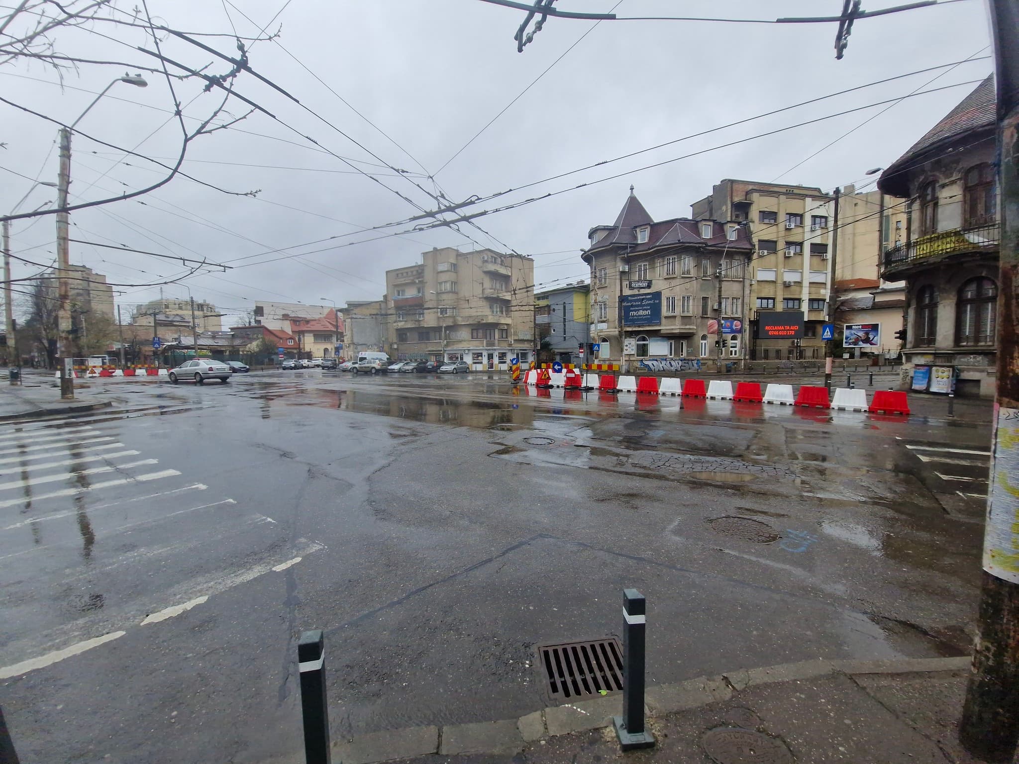 FOTO | Pregătiți-vă pentru o dimineață de luni și mai complicată în traficul din București, restricții majore în zona Foișor…