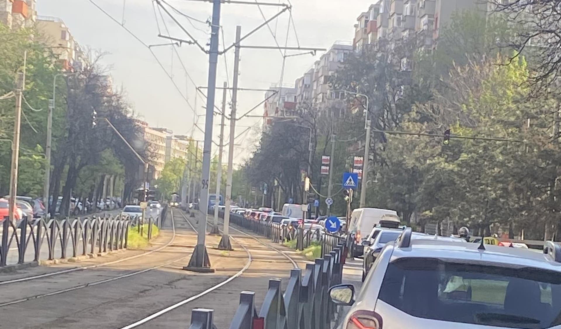 FOTO | Efectul introducerii benzii unice pentru STB pe Bd. Regele Mihai, între Arcul de Triumf și Piața Presei: trafic complet sufocat. „Chiar nu se gândește nimeni la impactul real?”