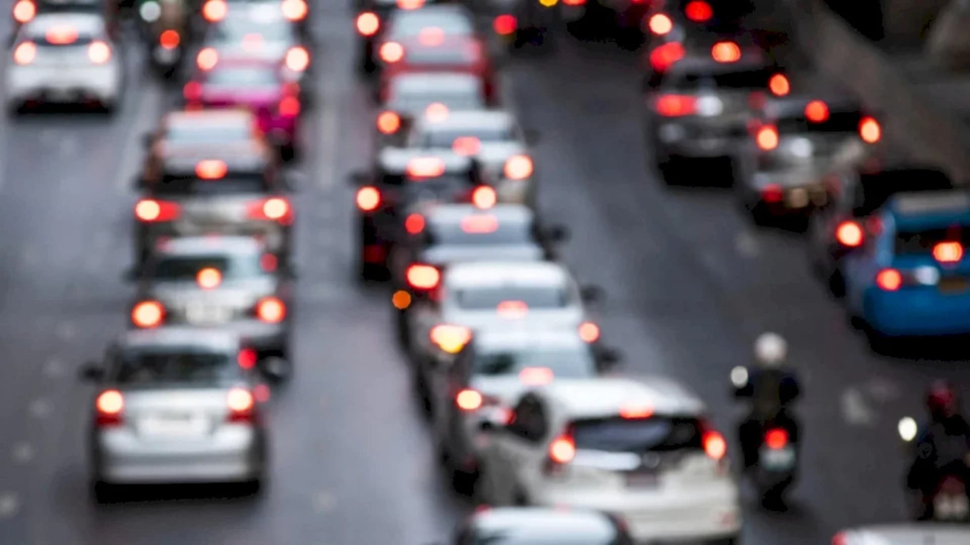 Trafic dificil spre București. S-au format coloane de mașini pe DN1 și DN7 după minivacanță. Polițiștii recomandă rute alternative