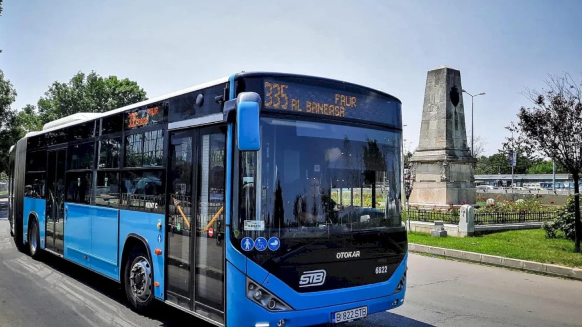 ESENȚIAL | „Vrem autobuze mai multe!”, petiția bucureștenilor sătui să circule ca sardinele și să aștepte în stații STB cu zecile de minute. Oamenii au și lista traseelor critice