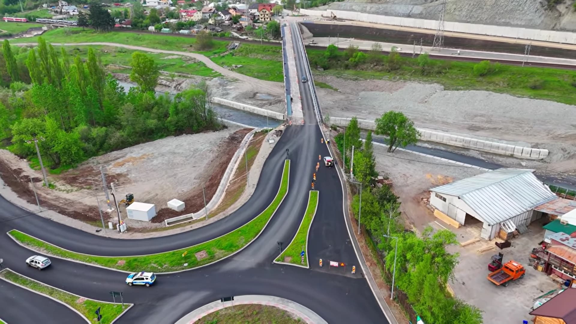 VIDEO | Noi imagini de pe Centura Comarnic, pe unde vom merge de la București la munte ca să scăpăm traficul de pe Valea Prahovei. Va fi gata vara asta, asigură CJ