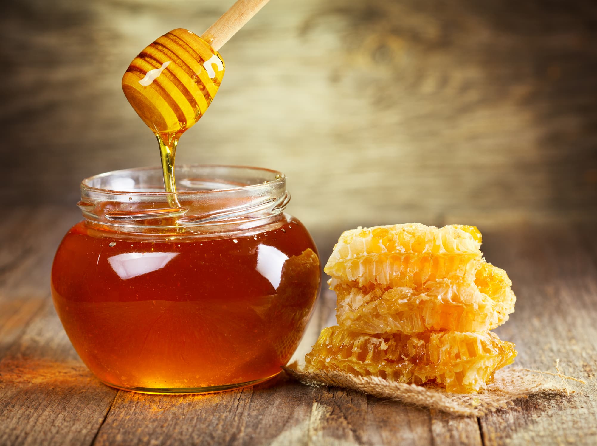 🐝De Ziua Albinei, la Muzeul Satului este Târgul Mierii🍯 Sunt 5 zile de dulce care nu expiră, cu miere adusă de apicultori din toată țara