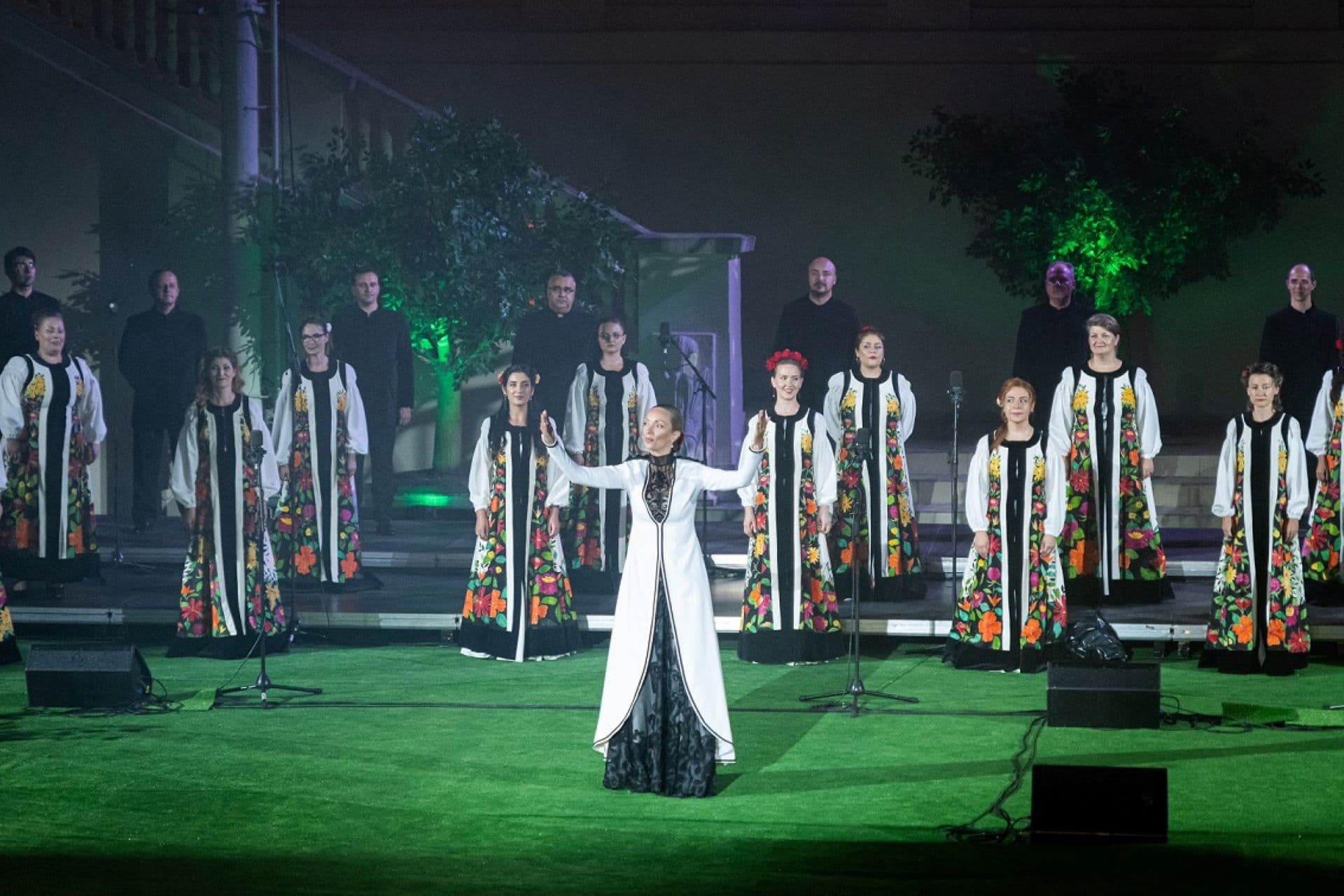 Corul Madrigal are concert extraordinar în Piața Matache, la Festivalul Bujorilor. „Ne așteptăm ca sâmbătă să avem un public numeros!”🌺