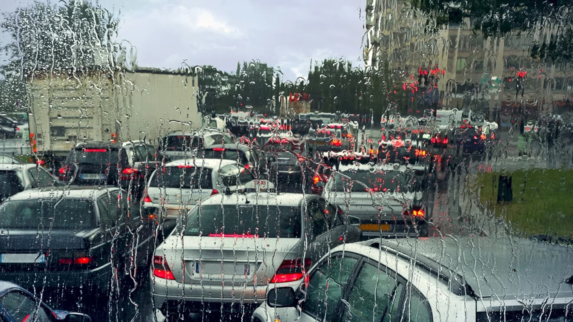 Va fi o seară extrem de complicată în traficul din București! Închideri temporare de trafic și întârzieri de la Aeroportul Otopeni spre oraș și apoi spre marile hoteluri, vin oficialii la Summitul B9