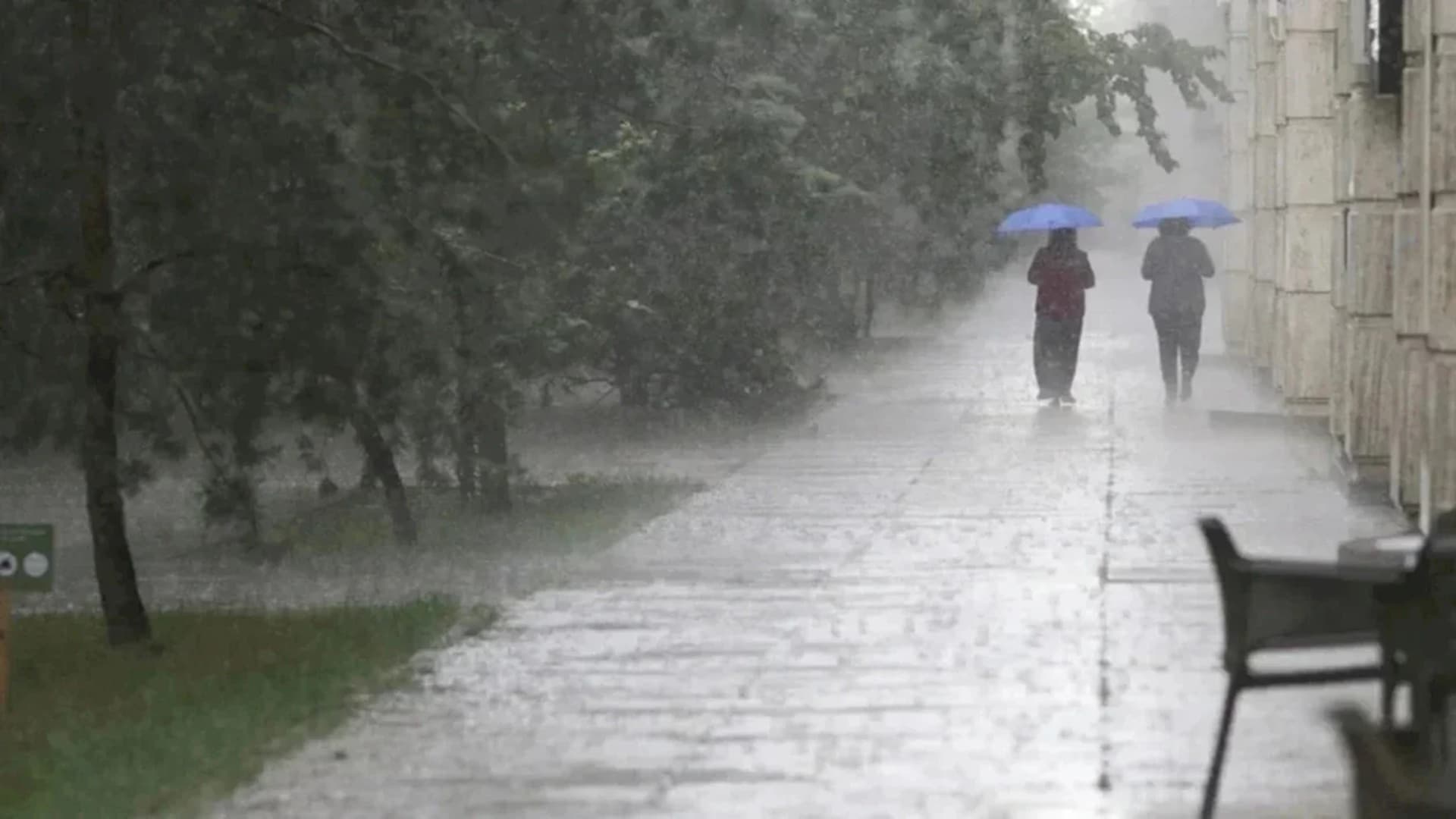 Avertizarea nowcasting nr. 2 de azi de vijelii în București. Este afectată jumătatea de vest a municipiului, a anunțat ANM