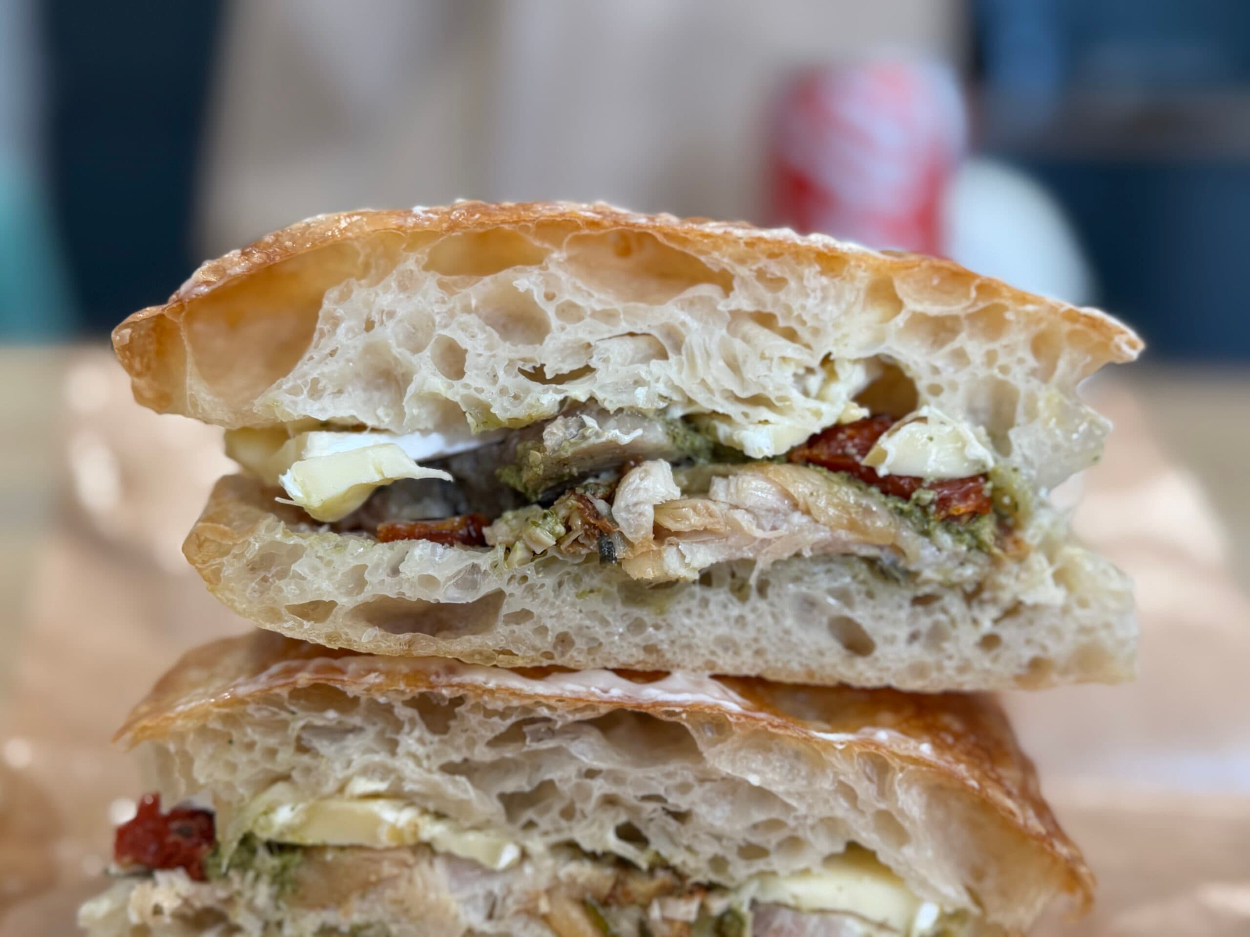 Panini senzaționali în focaccia coaptă zilnic, la 25 de lei, pentru că se poate. MA LA VITA dă gust Bucureștiului