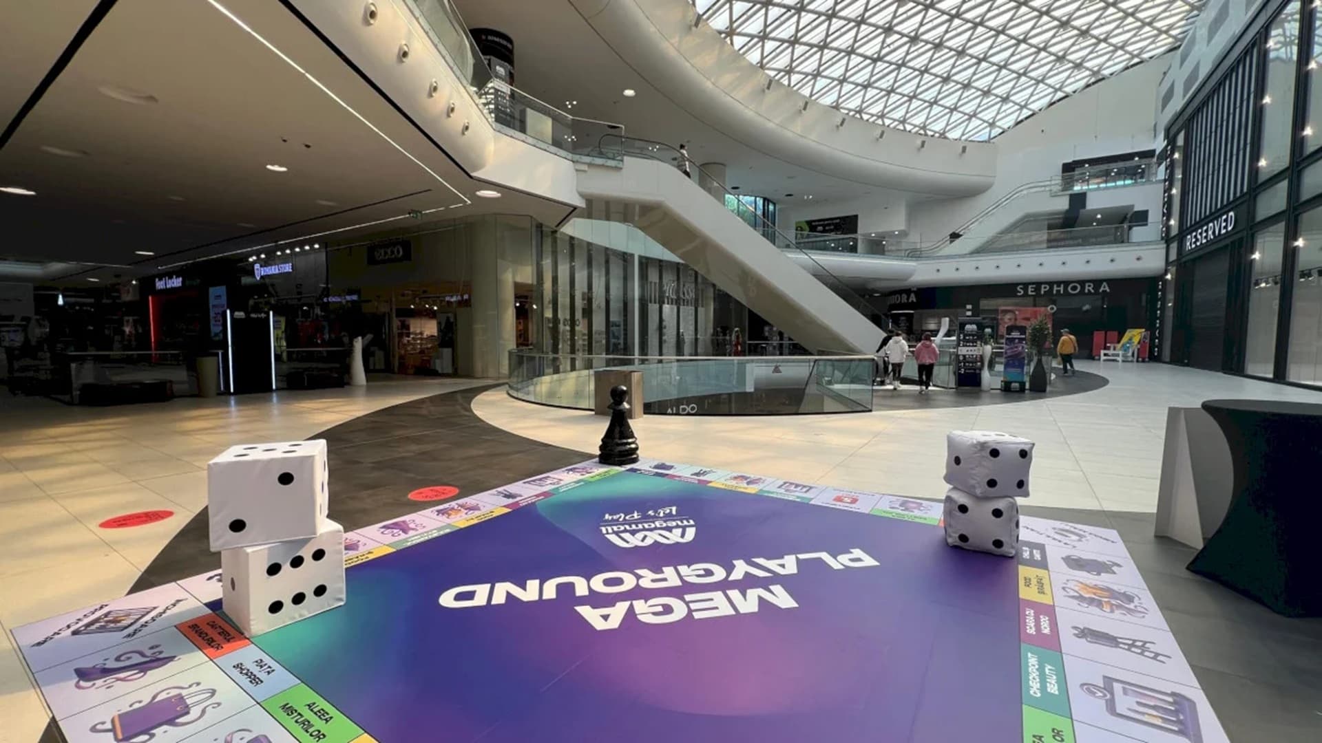 La cererea publicului, un magazin se redeschide în Mega Mall. S-a închis de câteva luni, dar clienții vor să facă din nou cumpărăturile aici