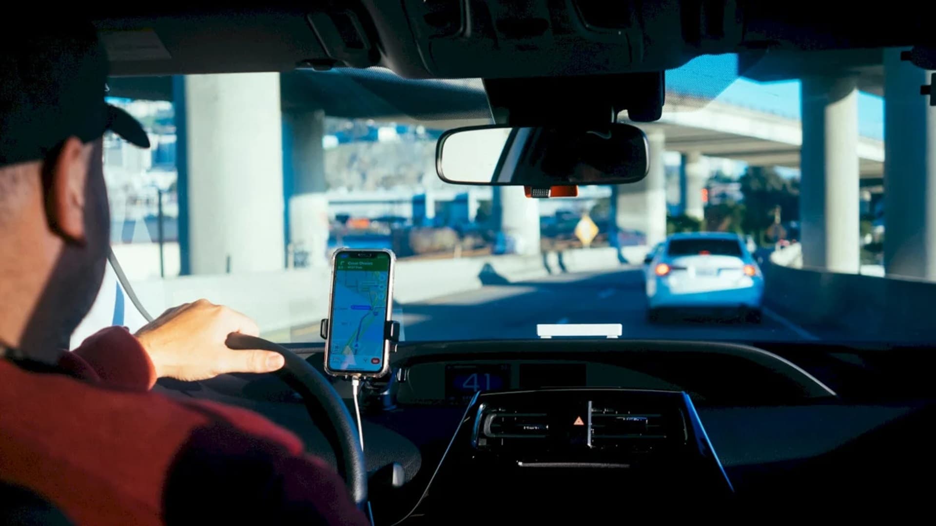 Amendă record pentru o companie de ride sharing din București. Peste 1,2 milioane de lei pentru muncă nedeclarată