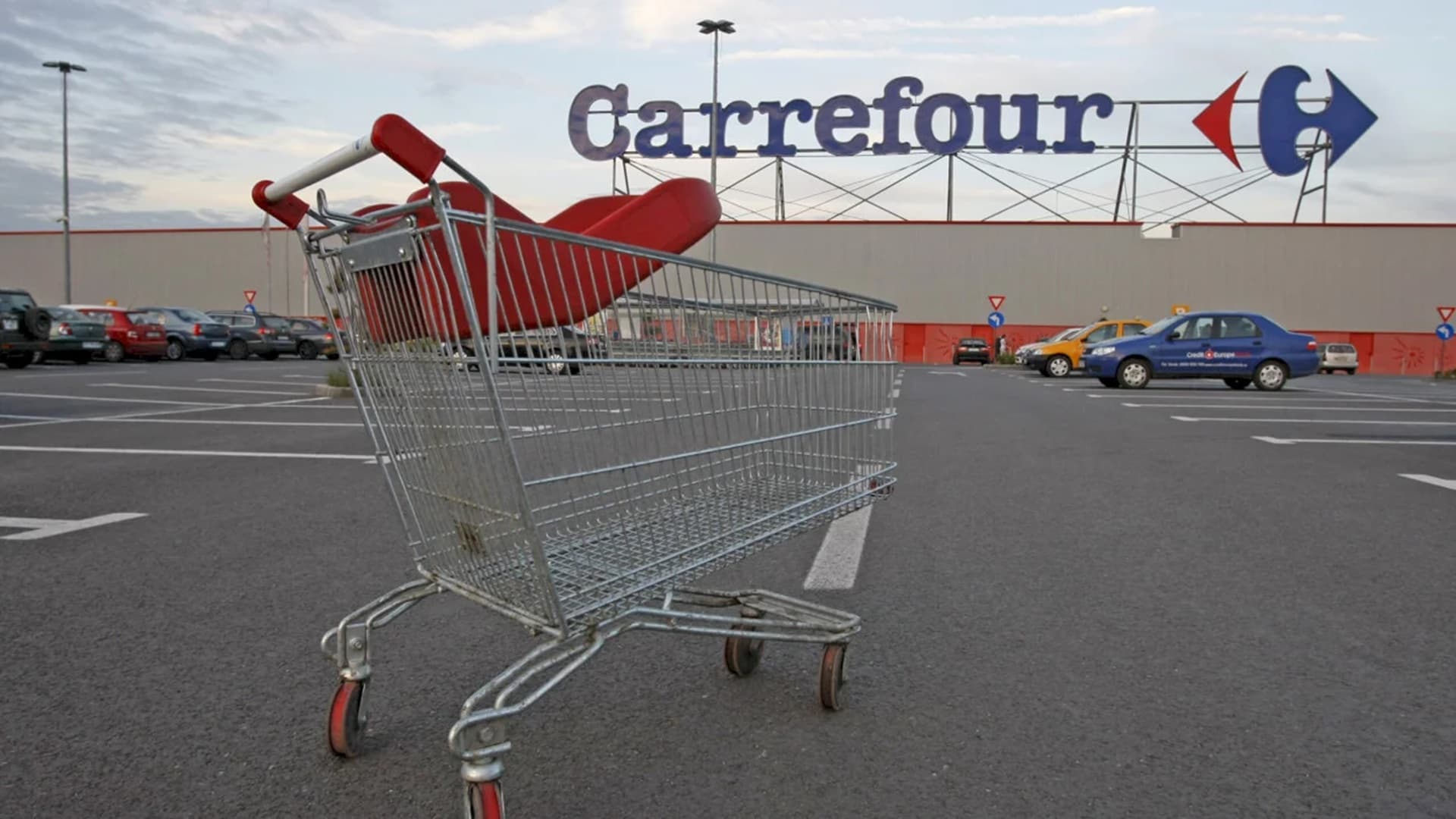 Cum își ia Carrefour rămas bun de la noi, după 25 de ani în care am umplut cărucioare de la ei. Magazinele, preluate de frații Pavăl (Dedeman), pot fi redenumite