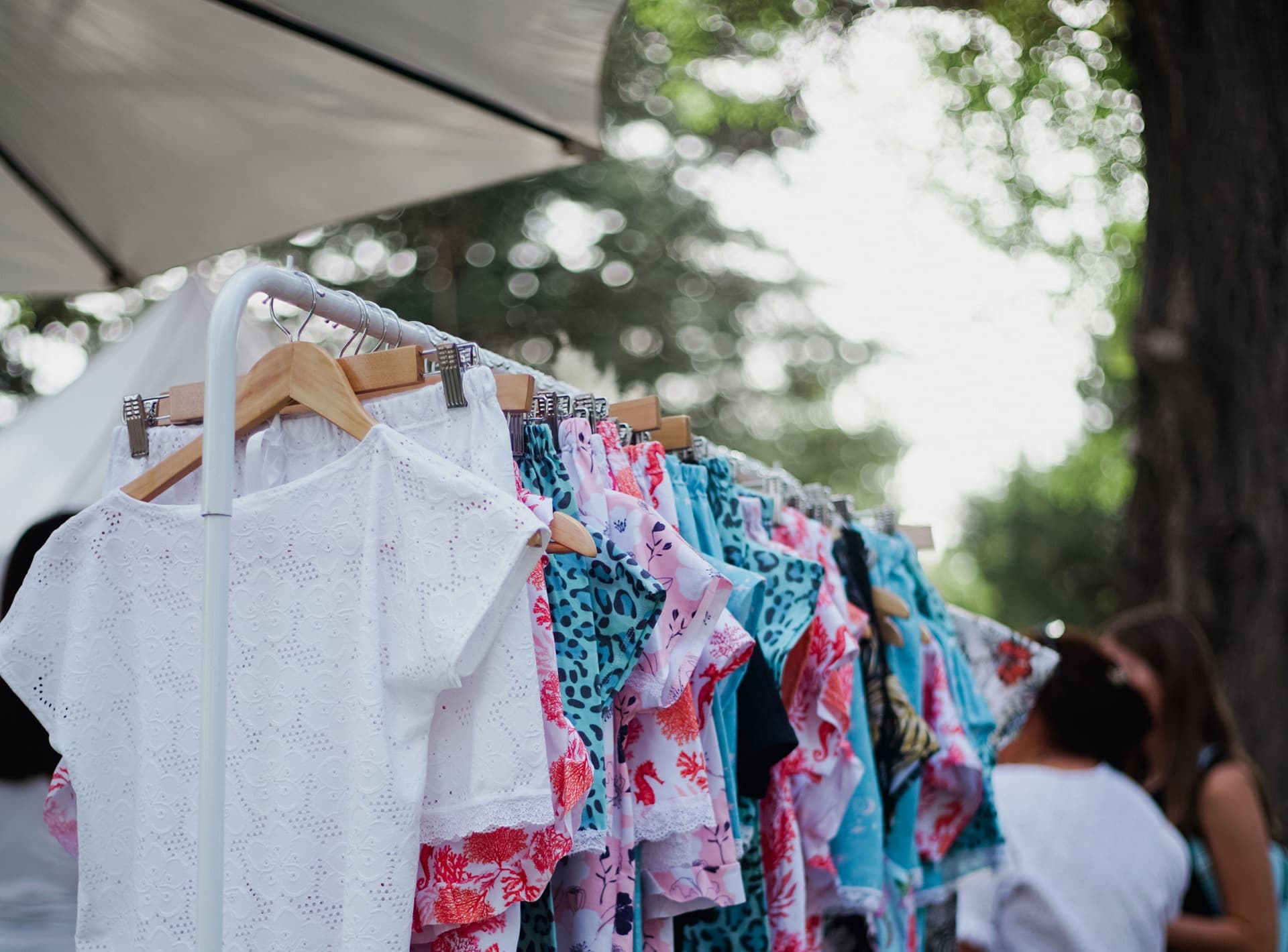 Bucureștenii sunt invitați la „Freeshop în Grădina”, sâmbătă. Aici, vor găsi haine pentru toate anotimpurile și pe care le pot lua acasă gratis
