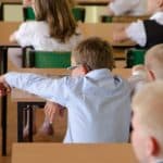 Școală de la 8 la 17 și „generalizarea” programului „Masă sănătoasă” pentru circa un milion de elevi, „măsuri pe termen scurt” prevăzute în programul cabinetului Tomac