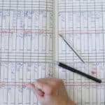 De ce mai avem cataloage de hârtie în școli? Claudia Teodorescu, reprezentant al Ministerului Educației: Este vina noastră pentru că nu am reușit să retehnologizăm baza de date, dar sperăm în 3 ani să fie gata și să avem catalog electronic public la nivel național