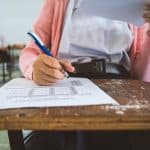 Bac 2026. Absolvenții de clasa a XII-a susțin mâine, 1 iulie, proba obligatorie a profilului: Matematică sau Istorie / Examenul începe la ora 9:00