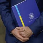 Efectele legii 141/2025, prezentate de Ministerul Educației: Creșterea normei didactice, comasarea școlilor și creșterea efectivelor de elevi nu au generat un impact negativ major / În universitar, cheltuielile reduse cu plata cu ora arată „eficientizarea cheltuielilor publice” – Rapoarte privind starea învățământului