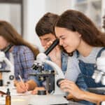 Adrian Curaj, fost ministru al Educației: Înainte de a vorbi despre meseriile viitorului, copiii trebuie obișnuiți cât mai devreme cu laboratorarele și cu experimentele. Infrastructura luată prin PNRR trebuie să stea deschisă 24/7