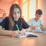 Elevii din mediul rural din programul „Vreau în clasa a 9-a”, derulat de World Vision România, au obţinut o rată de promovare la Bacalaureat de 83%, peste media naţională / Elena din Vaslui: La matematică am reuşit să mă ridic de la nota 3.15 la o notă la care nu m-aş fi gândit că o să ajung, şi anume 9.35