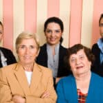 Profesorii pensionați care au cel puțin 10 ore de predare să poată fi angajați cu jumătate de normă sau normă întreagă, prevede un proiect de modificare a Legii învățământului preuniversitar nr. 198/2023