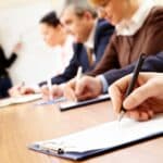 Programul de guvernare Tomac promite formarea directorilor de școli, urmată de selecție prin concurs deși formarea managerilor școlari prin PNRR este deja în desfășurare, iar concursul a fost anunțat pentru toamnă / Inspectoratele școlare ar urma să fie reorganizate