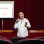 Învățătorul Marian Cîrlig, despre temele realizate cu Inteligența Artificială: Dacă elevii știu să-l fraierească pe profesor, acesta își merită soarta / Cadrul didactic trebuie să verifice cunoștințele copilului pentru a vedea dacă tema este făcută de el