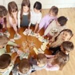 FOTO Elevii au făcut conexiuni surprinzător de profunde, spun profesorii din peste 70 de școli care au lucrat împreună, indiferent de disciplină: 372 de cadre didactice au adus educația financiară la peste 12.000 de elevi, în Global Money Week 2026