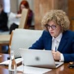 Vicepremierul pentru reformă Oana Gheorghiu: Ministerul Educației are un rol esențial în a regândi felul în care copiii primesc informația la școală. În străinătate, se lucrează mult la discipline transversale, care nu abordează un singur subiect