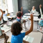 Experți ai Băncii Mondiale: Inteligența artificială poate adânci decalajele dintre elevi / România este dată exemplu pentru folosirea AI în pregătirea pentru Bacalaureat și pentru formarea profesorilor în pedagogie digitală