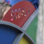 Sondaj Edupedu.ro în rândul profesorilor: Sunt o problemă concediile părinților în timpul cursurilor școlare, care atrag absenteismul copiilor pe motiv de vacanță familială?