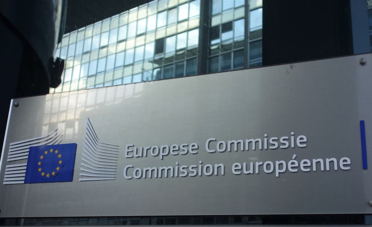 European Commission approves Romania’s EUR 1 bln state aid for Investment and Development Bank