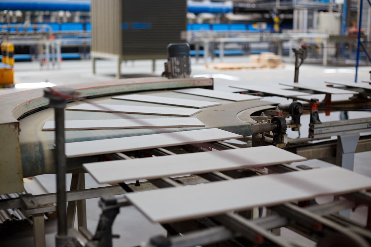 Bulgarian ceramic tile manufacturer Izida Ceramica opens Romanian subsidiary