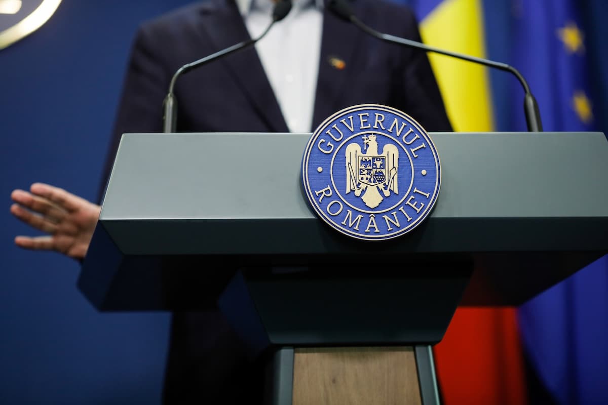 Poll shows Romanians prefer early elections rather than a technocratic prime minister