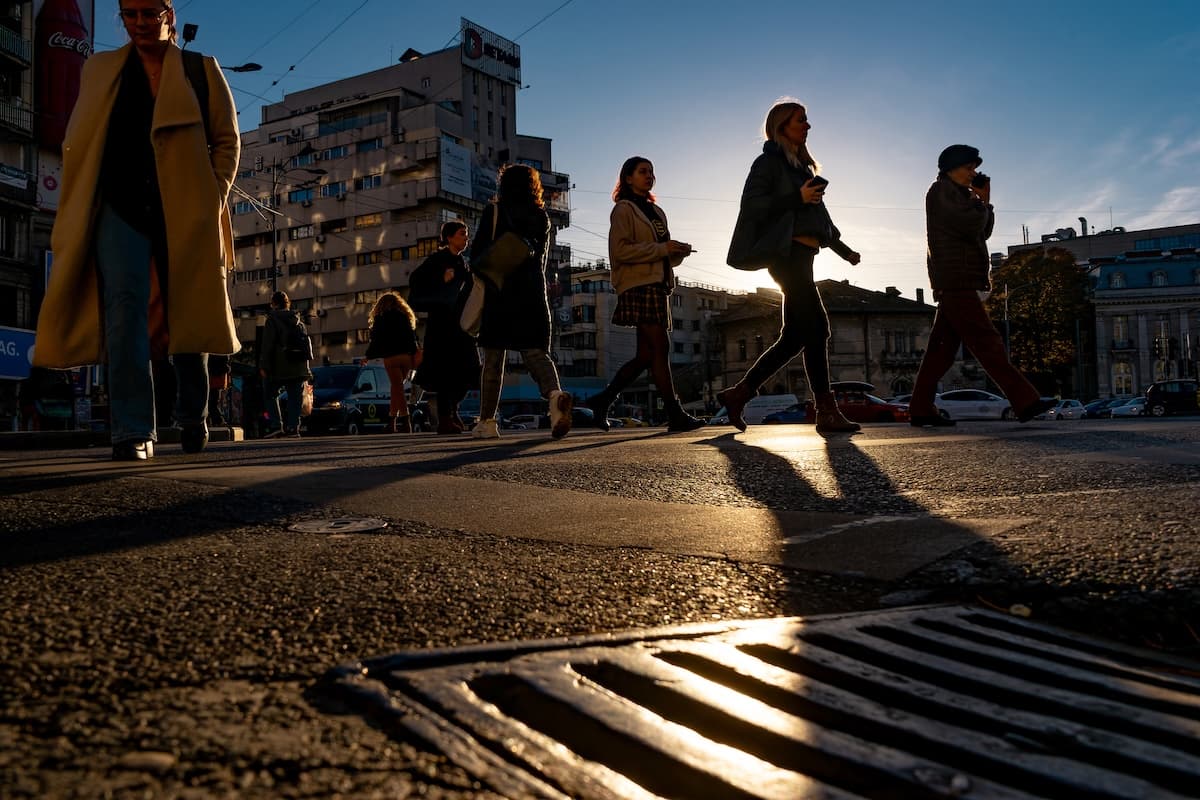 Study: Romanians remain worried about economy, but spending plans show signs of recovery