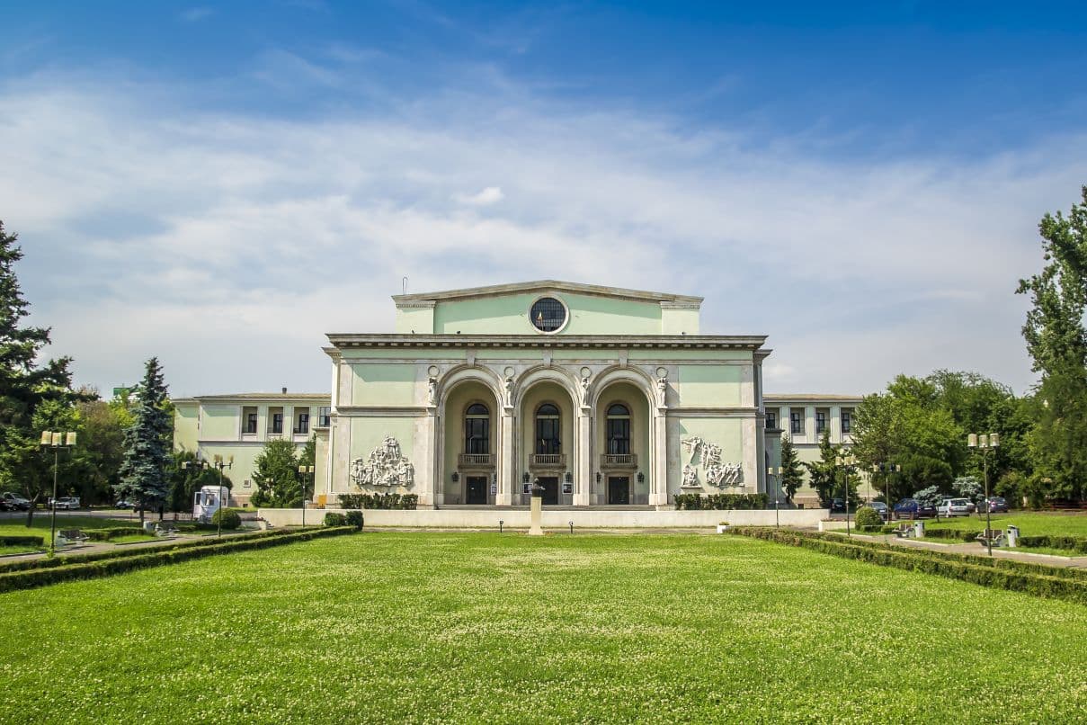Andrei Șerban directs Léo Delibes' Lakmé at Bucharest National Opera
