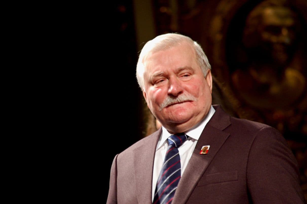 Poland’s anti-communist leader Lech Walesa granted Star of Romania national order