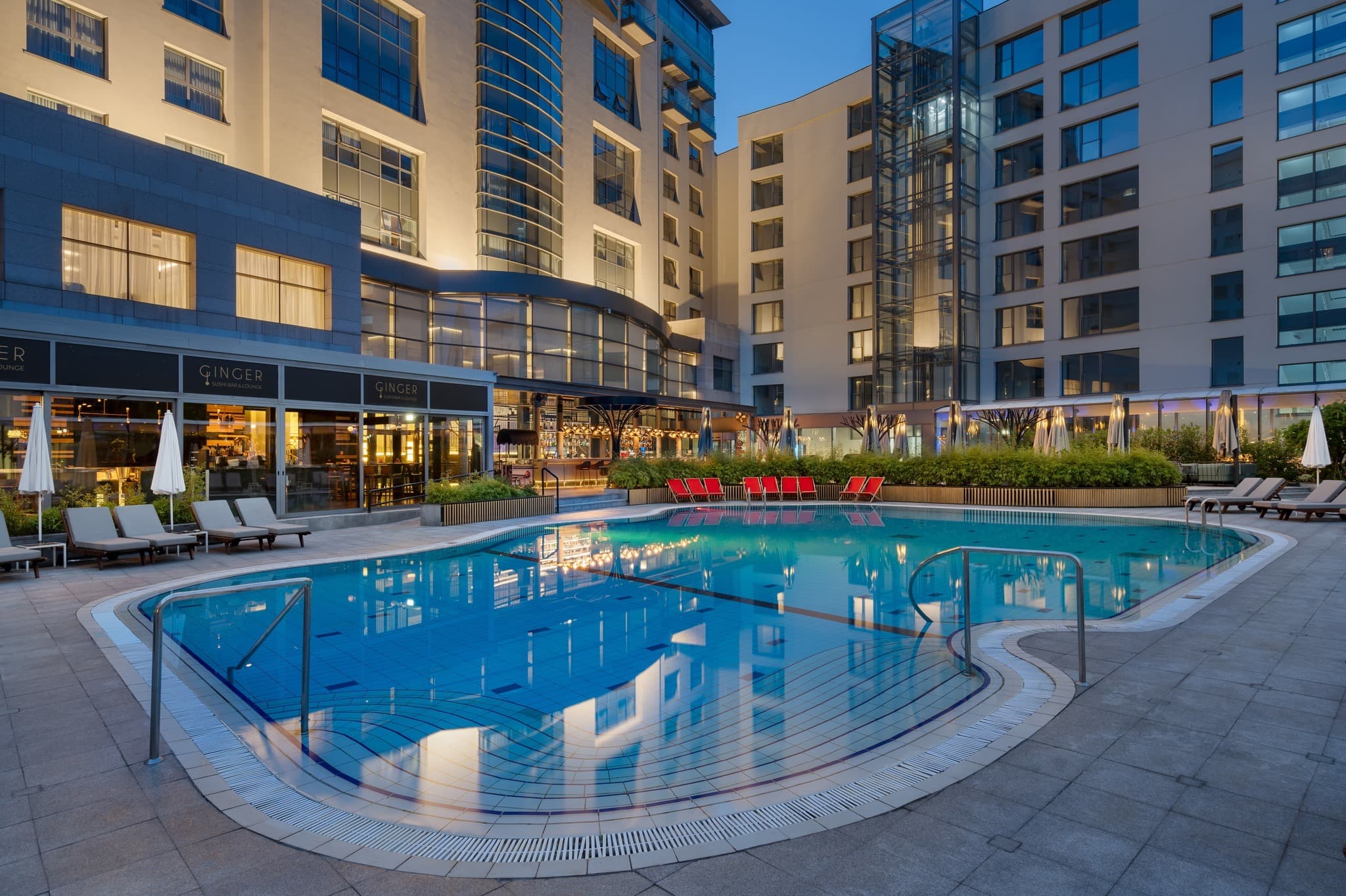 FOTO Radisson atrage în România o finanțare record. Se extinde inclusiv cu plajă și lagună