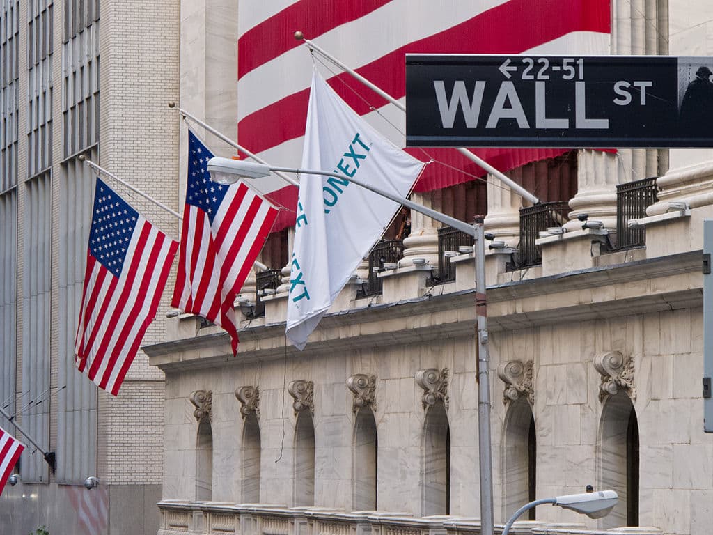 Nasdaq intră oficial în corecţie, pe fondul temerilor legate de războiul din Orientul Mijlociu