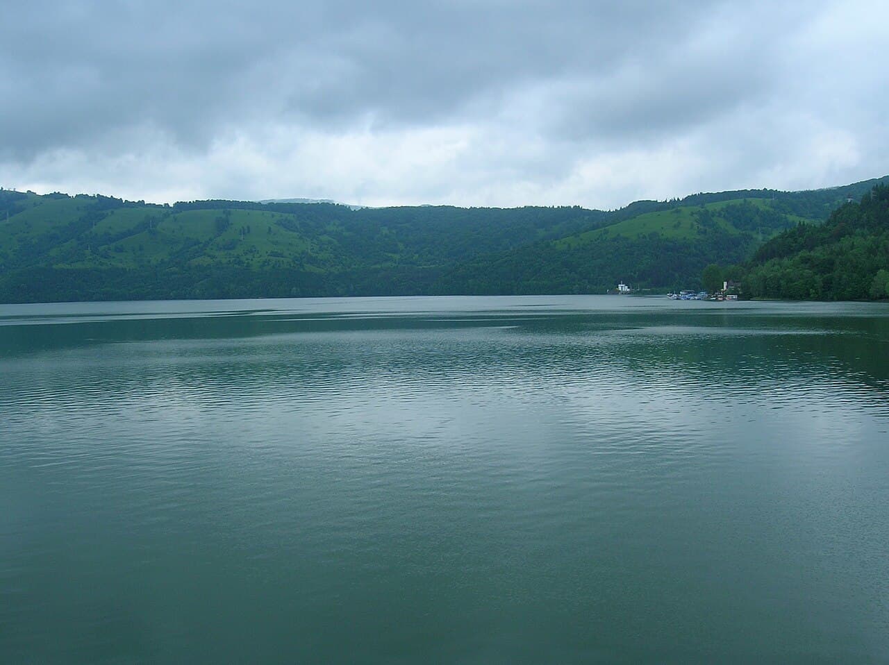 FOTO Cel mai mare investitor imobiliar român, pas înainte pentru o hidrocentrală cu stocare prin pompaj de sute MW pe lacul Bicaz, proiect vechi de 14 ani