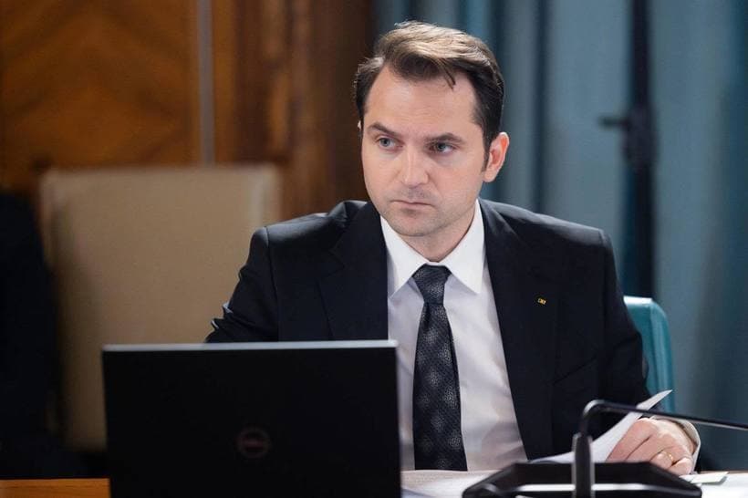 EVENIMENT NEWS.RO – Sebastian Burduja: Într-o lume ideală, toată lumea ar trebui să aibă contor inteligent, toată lumea ar trebui să îşi adapteze consumul. Sunt oferte, dar nu prea sunt consumatori interesaţi