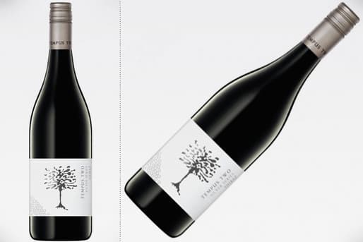 Vinul zilei: un Shiraz de Lume Nouă, din Australia, un roșu cu arome de cireșe, prune și vanilie. Un vin catifelat, care poate fi savurat în fiecare zi, alături de carne roșie la grătar, brânzeturi maturate sau vânat cu pene