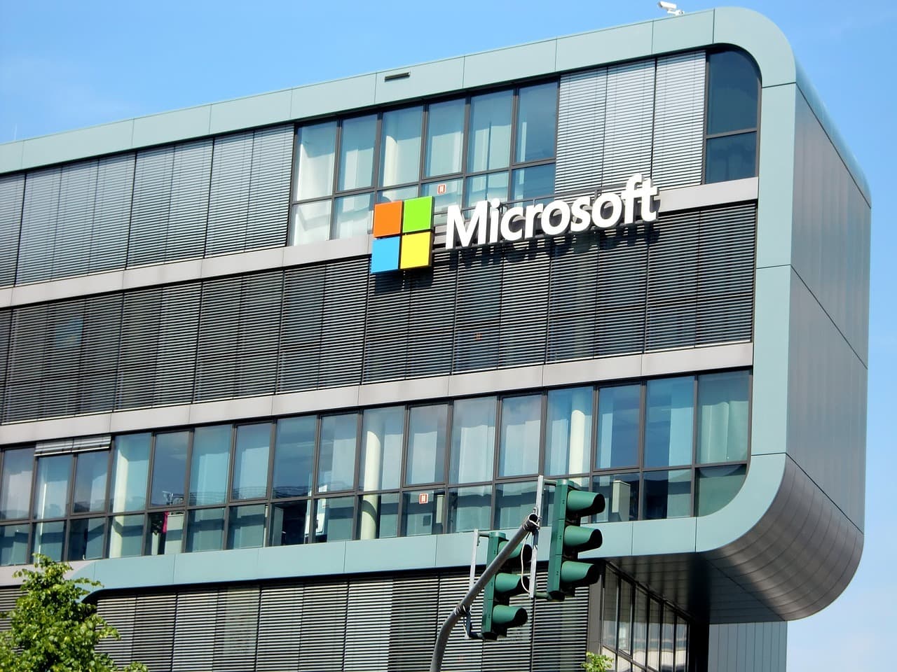 Microsoft are mai mulți angajați în România, dar și pierderi mai mari