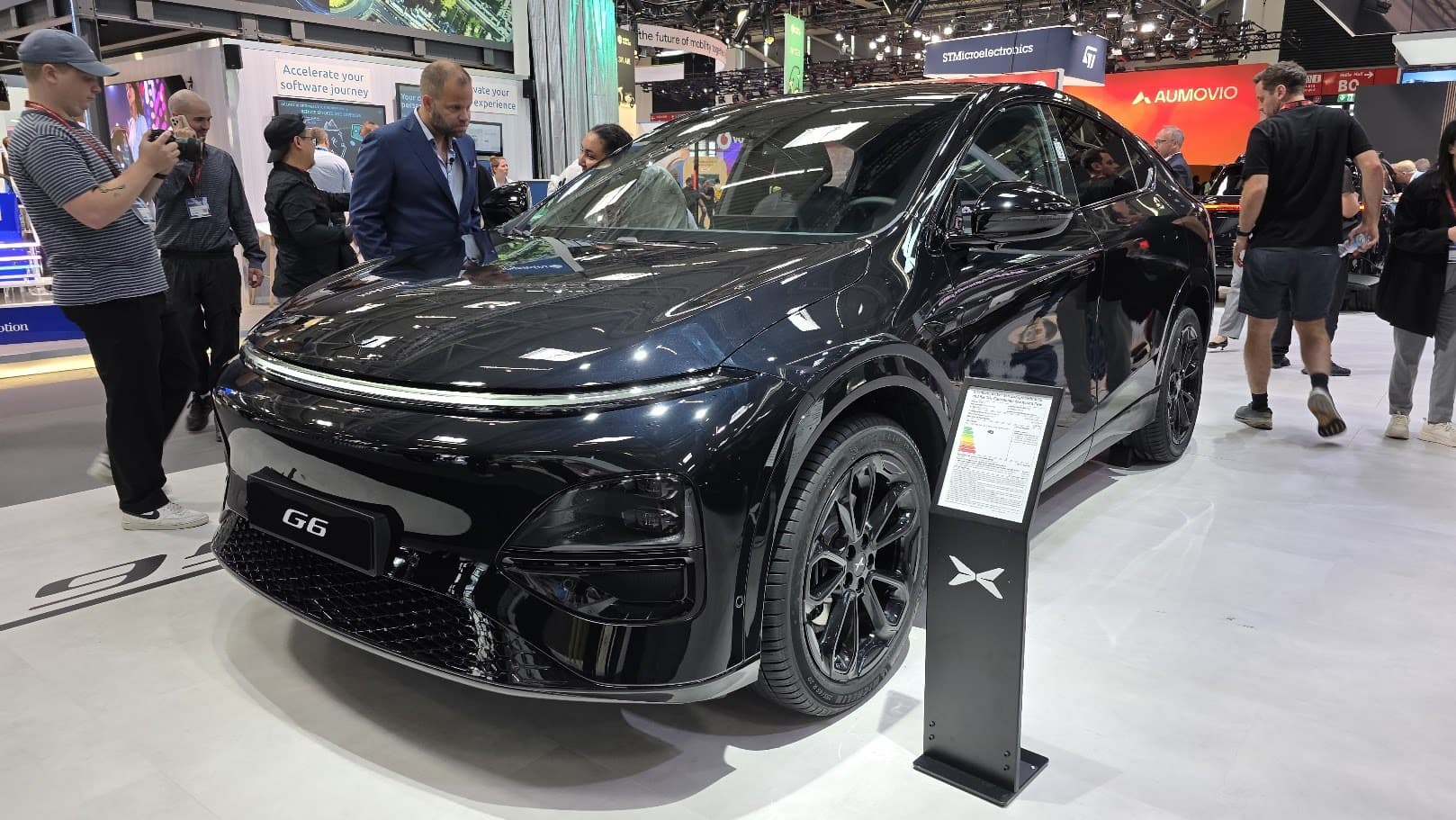 Piața auto din China se mută la export: Leapmotor aproape de locul 2, BYD s-a oprit din scădere, dar este depășită de SAIC