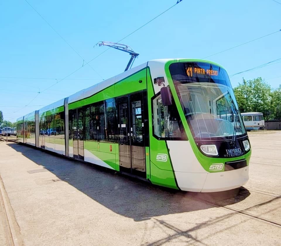 Stația de metrou Piața Victoriei, închisă după inundațiile din București. Apa a ajuns în tunel până la nivelul peronului. Metrorex anunță cum vor circula trenurile