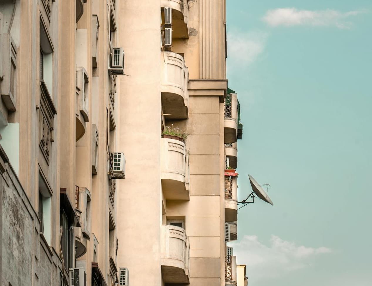 Vânzări de apartamente în România - Semnale de revenire a cererii, în marile orașe din țară. Ce caută cumpărătorii și unde găsesc cele mai mici prețuri